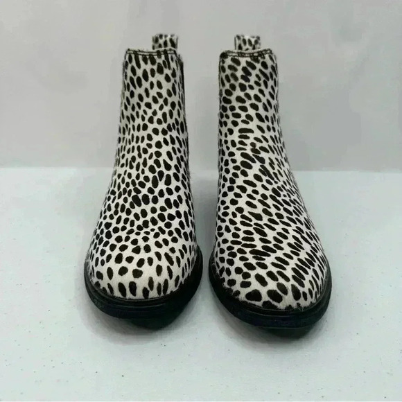 NWT Clarks CLARKDALE ARLO Women' Slip On Chelsea Fall Boots Dalmatian Print Sz 7 - Picture 4 of 13